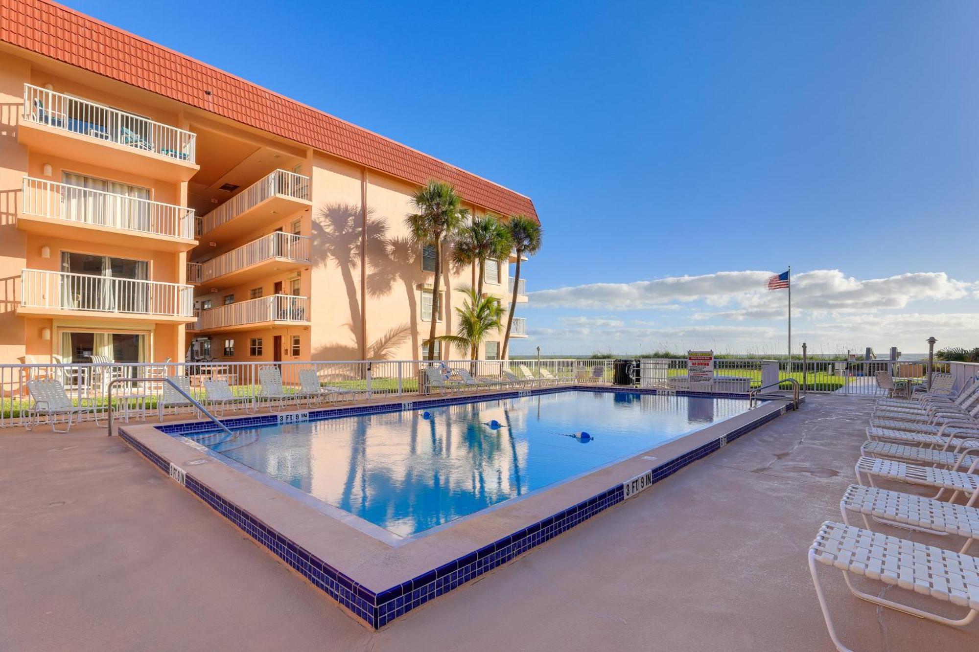 Central Cocoa Beach Condo With View, Steps To Beach! Extérieur photo