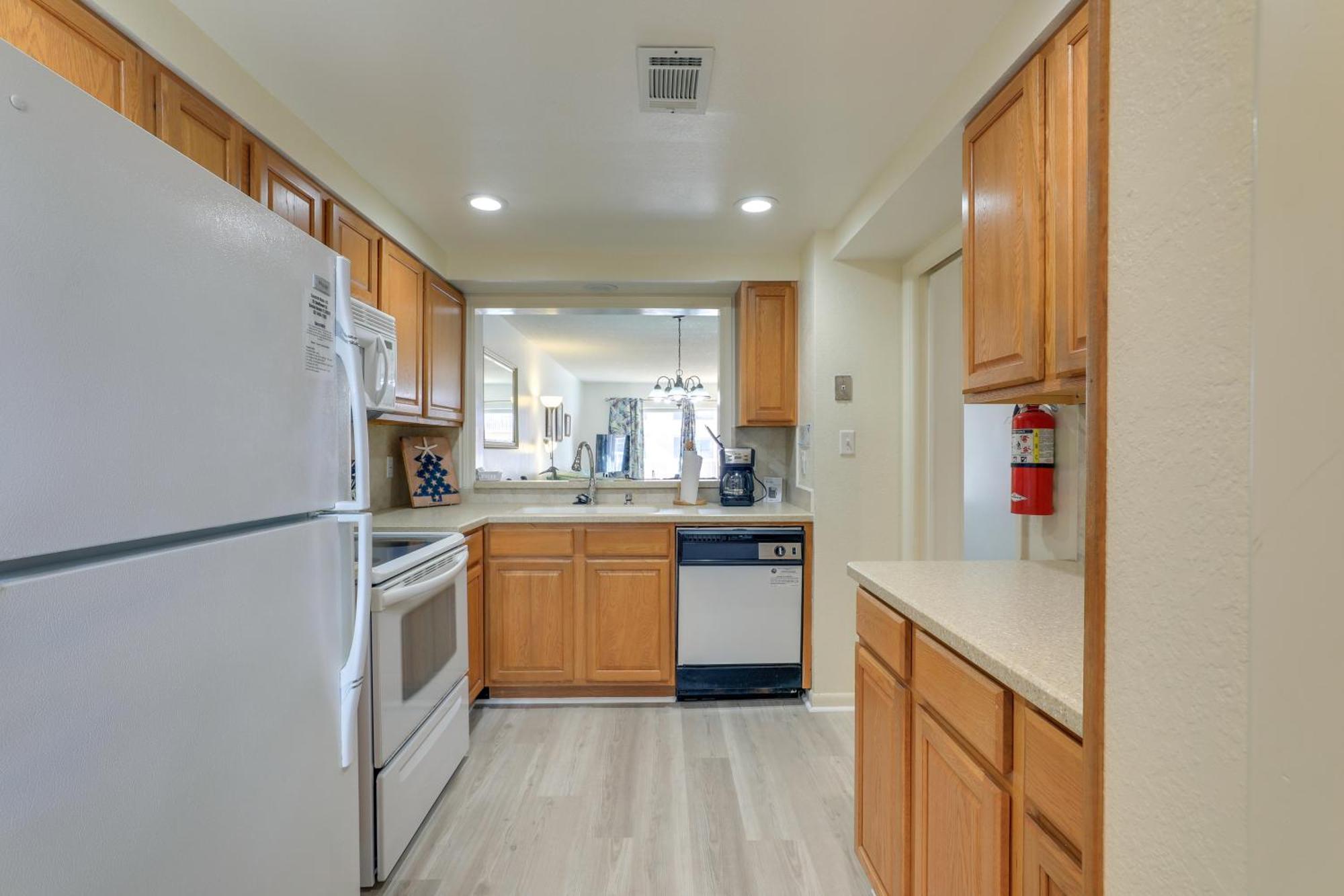 Central Cocoa Beach Condo With View, Steps To Beach! Extérieur photo