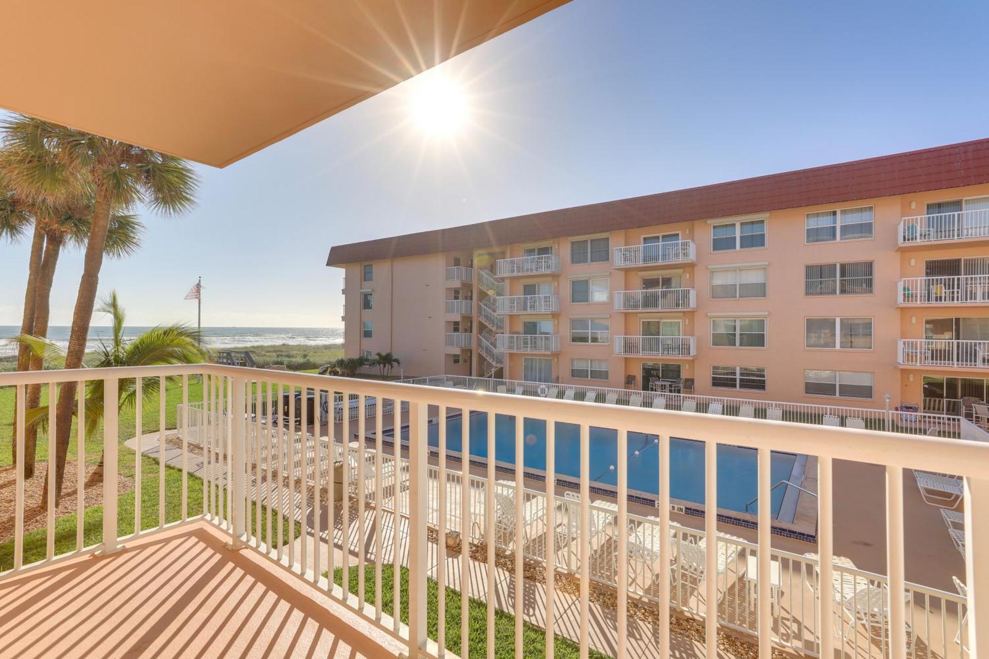 Central Cocoa Beach Condo With View, Steps To Beach! Extérieur photo